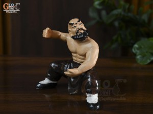 Tượng gốm võ sư nâu, cao 14.5cm (thế 3)