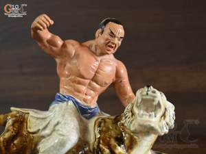 Tượng gốm Võ Tòng đánh hổ men rạn, dài 27cm