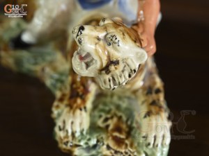 Tượng gốm Võ Tòng đánh hổ men rạn, dài 27cm