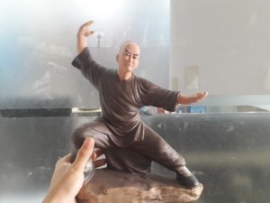 Tượng Hoàng Phi Hồng múa thái cực quyền cao 33cm