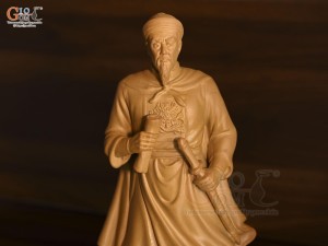 Tượng Hưng Đạo Đại Vương màu mộc
