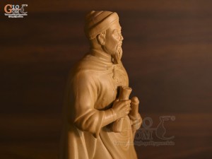 Tượng Hưng Đạo Đại Vương màu mộc