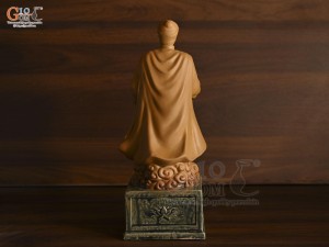 Tượng Hưng Đạo Đại Vương màu mộc