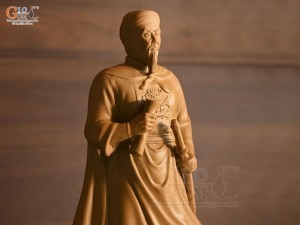 Tượng Hưng Đạo Đại Vương màu mộc
