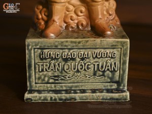 Tượng Hưng Đạo Đại Vương màu mộc