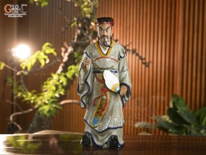Tưởng Khổng Minh cầm quạt men rạn, cao 63cm
