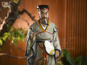 Tưởng Khổng Minh cầm quạt men rạn, cao 54cm