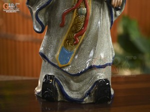 Tưởng Khổng Minh cầm quạt men rạn, cao 54cm
