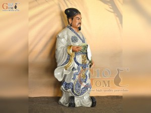 Tượng Khổng Minh cầm quạt men rạn, cao 32cm