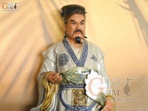 Tượng Khổng Minh cầm quạt men rạn, cao 32cm