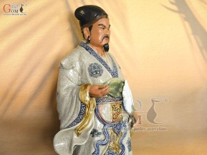 Tượng Khổng Minh cầm quạt men rạn, cao 32cm
