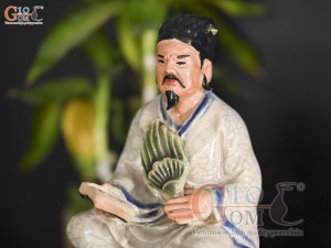 Tưọng Khổng Minh dáng ngồi đọc sách men rạn, cao 14cm