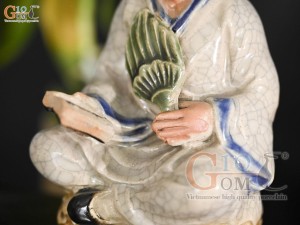 Tưọng Khổng Minh dáng ngồi đọc sách men rạn, cao 14cm
