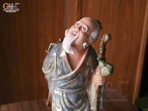 Tượng lão mai chống gậy men hỏa biến cao 42cm