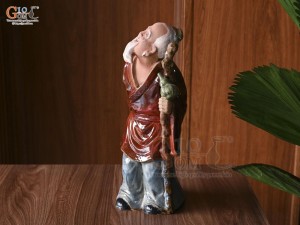 Tượng lão mai chống gậy men hỏa biến đỏ, cao 42cm
