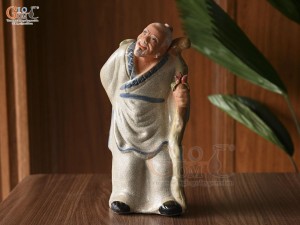 Tượng lão mai chống gậy men rạn, cao 30cm