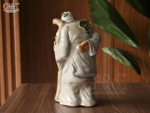 Tượng lão mai chống gậy men rạn, cao 30cm