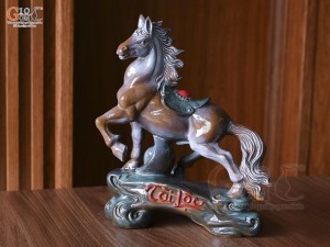 Tượng linh vật ngựa tài lộc, kích thước 24x28cm