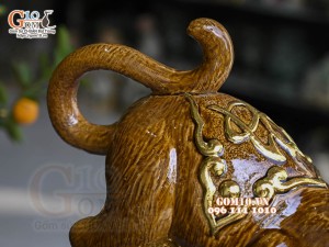 Tượng Linh vật Quý Mão màu nâu, dát vàng cao cấp, cao 33x37cm