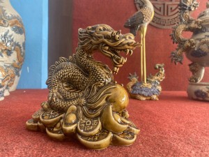 Tượng linh vật rồng men nâu, kích thước 17x18cm