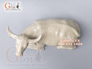 Tượng Linh Vật Trâu màu trắng dáng nằm  cao 11,5cm