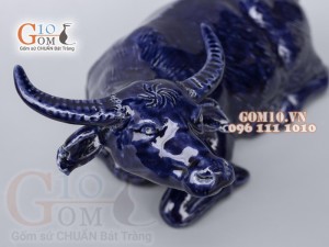 Tượng Linh Vật Trâu màu xanh coban dáng nằm  cao 11,5cm