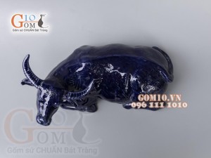 Tượng Linh Vật Trâu màu xanh coban dáng nằm  cao 11,5cm