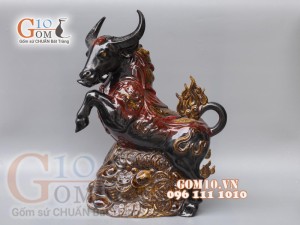 Tượng linh vật Trâu Tài Lộc đỏ đen cao 43cm