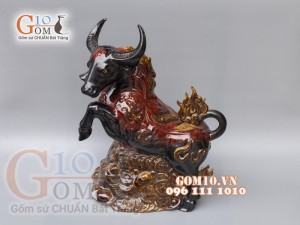 Tượng linh vật Trâu Tài Lộc đỏ đen cao 43cm