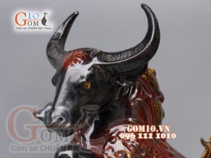 Tượng linh vật Trâu Tài Lộc đỏ đen cao 43cm
