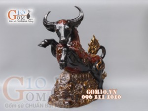 Tượng linh vật Trâu Tài Lộc đỏ đen cao 43cm
