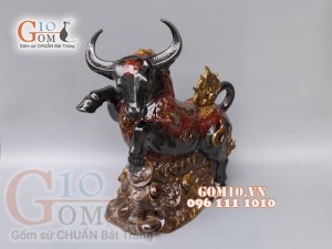 Tượng linh vật Trâu Tài Lộc đỏ đen cao 43cm