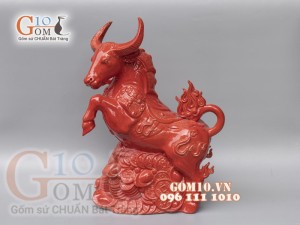Tượng linh vật Trâu Tài Lộc màu đỏ cao 43cm