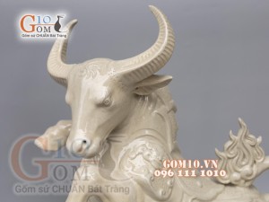 Tượng linh vật Trâu Tài Lộc màu trắng cao 43cm