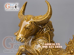 Tượng linh vật Trâu Tài Lộc màu vàng cao 43cm