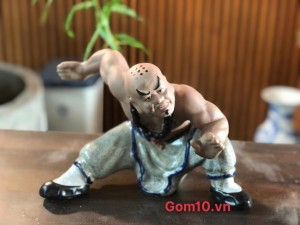 Tượng Lỗ Chí Thâm men rạn ghép cây thế đỡ vò trên lưng, 30x19cm