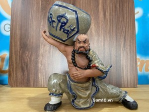 Tượng Lỗ Chí Thâm men rạn vác vò trên vai, cao 38cm