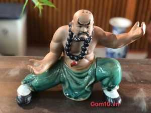 Tượng Lỗ Chí Thâm tay ngang men xanh ghép cây, 32x23cm