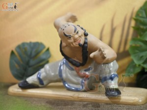 Tượng Lỗ Chí Thâm thế võ men rạn, kích thước cao 20cm