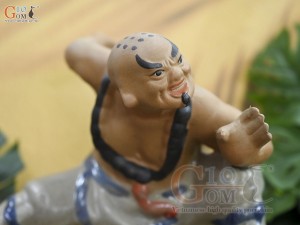 Tượng Lỗ Chí Thâm thế võ men rạn, kích thước cao 20cm