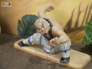 Tượng Lỗ Chí Thâm thế võ men rạn, kích thước cao 20cm