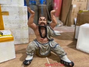 Tượng Lỗ Chí Thâm men rạn cao 46cm (không chậu) Tượng Lỗ Chí Thâm men rạn cao 46cm (không chậu)