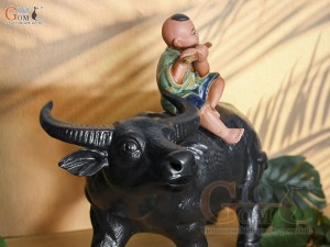 Tượng mục đồng cưỡi trâu thổi sáo, dài 45cm