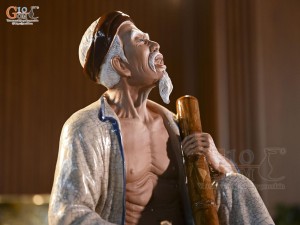 Tượng ông hút thuốc lào men rạn, cao 43cm