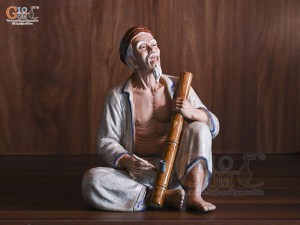 Tượng ông hút thuốc lào men rạn, cao 43cm