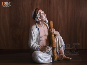 Tượng ông hút thuốc lào men rạn, cao 43cm