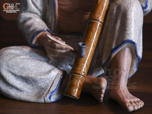 Tượng ông hút thuốc lào men rạn, cao 43cm