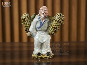 Tượng ông lão gánh củi men rạn, cao 16cm