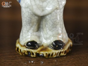 Tượng ông lão gánh củi men rạn, cao 16cm