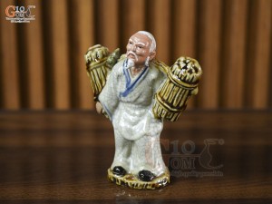 Tượng ông lão gánh củi men rạn, cao 16cm